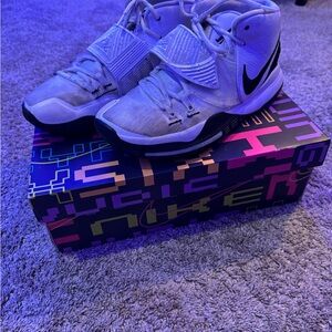 Nike Kids' White Kyrie 6 NBA basketball shneakers